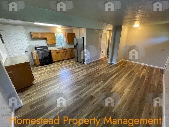 Foto del edificio - Cute as a button! Two blocks from WOU and Historical downtown Monmouth!