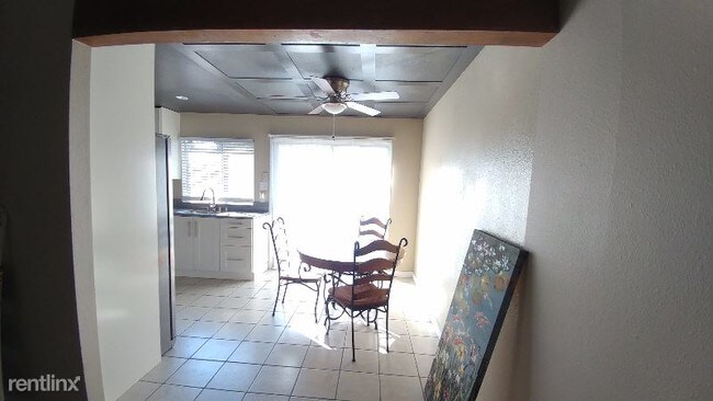 Building Photo - 8832 Salmon Falls Dr