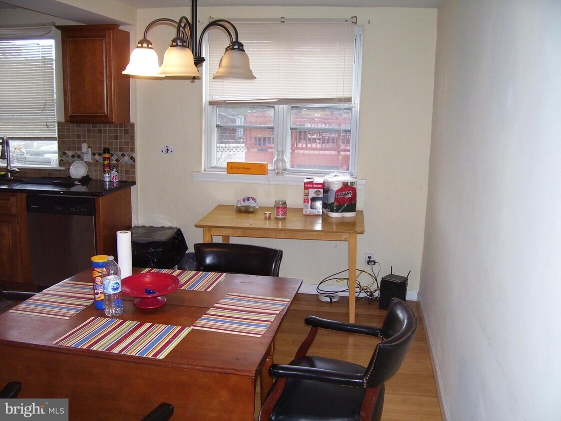 Primary Photo - 7612 Elmwood Ave