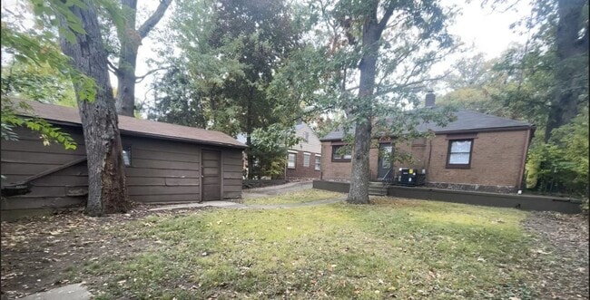Building Photo - 2 Bedroom, 1 bath home close to St. Mary's...
