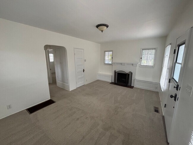 Foto del edificio - Charming One-Bedroom Retreat in Prime Santa Barbara Location