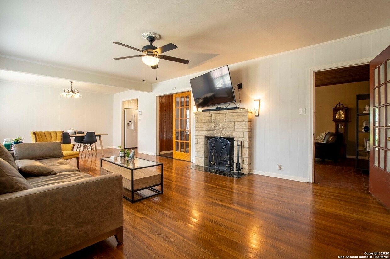 Foto del edificio - 2441 W Mulberry Ave