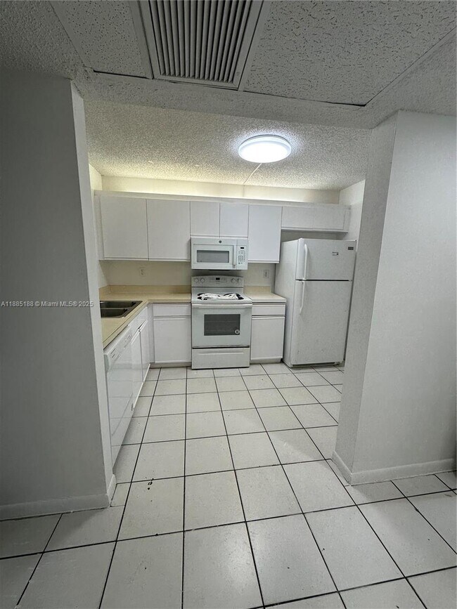 Building Photo - 9000 NW 28th Dr