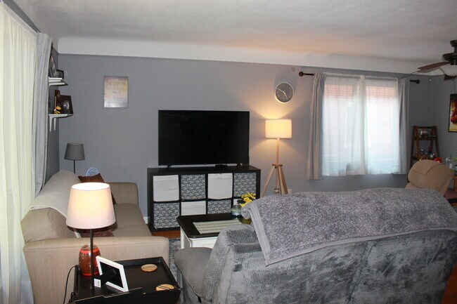 Foto del edificio - 5606 Warwick Dr