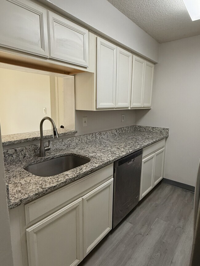 Foto del edificio - 2005 Ravens Crest Dr