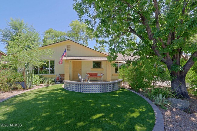 Building Photo - 703 E Auburn Dr