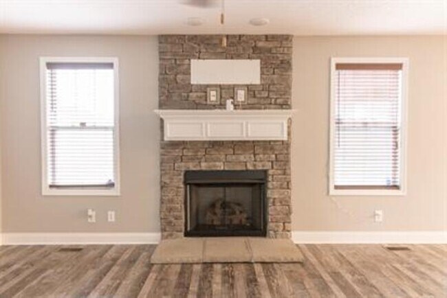 Foto del edificio - 208 Eagles Talon Ct