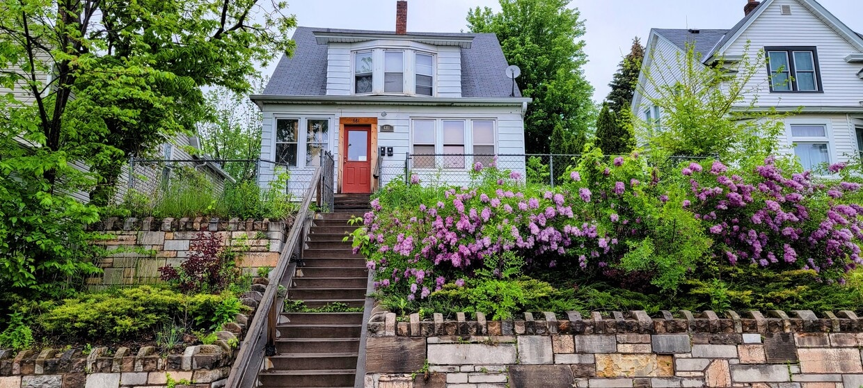 Front entrance - 681 Lawson Ave E