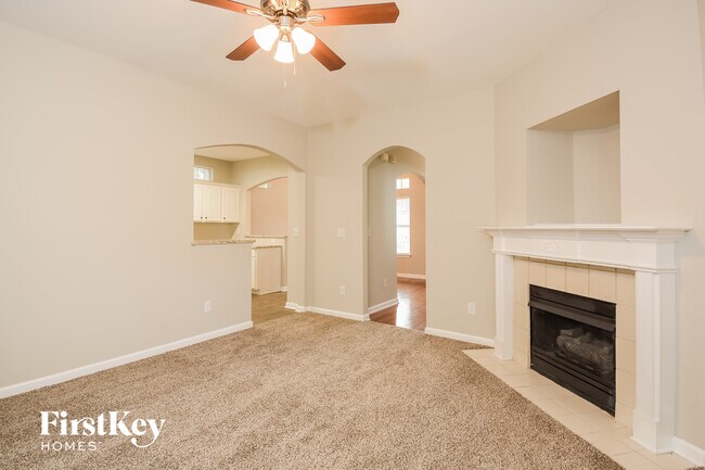 Building Photo - 302 Pinehurst Way