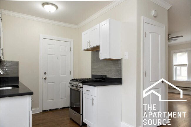Foto del edificio - 3817 N Greenview Ave