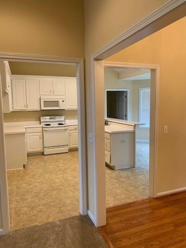 Building Photo - Cozy 3 Bed 2 Bath House! Available Fall 2025!