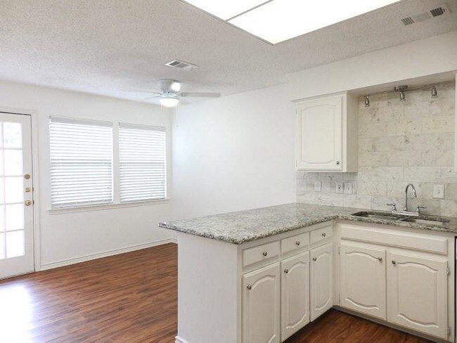 Foto del edificio - 12709 Hornbeam Dr