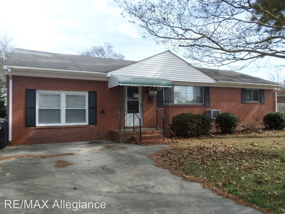 Primary Photo - 1068 Sanford Ave