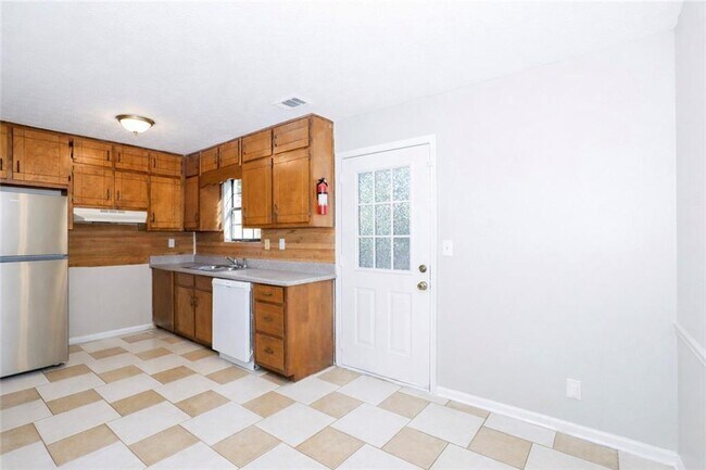 Foto del edificio - 320 Sprucewood Ct