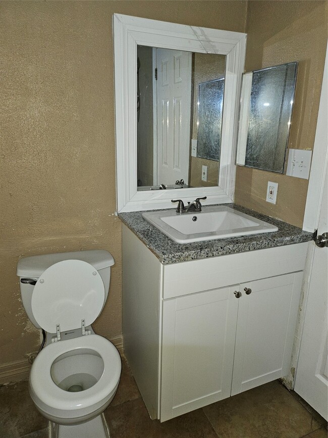 Building Photo - 15829 Ridgeroe Ln