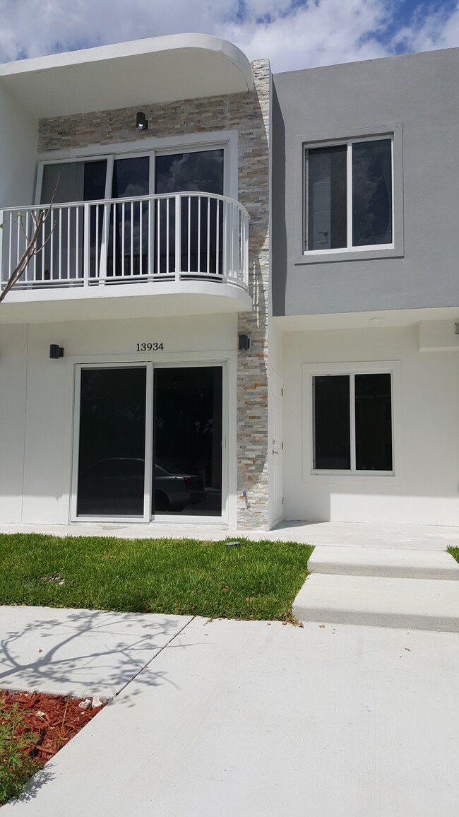 Building Photo - 13904 SW 259th Way