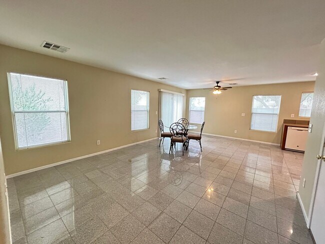 Building Photo - 3 Bedroom 2.5 Bathroom Silverado Ranch Home!