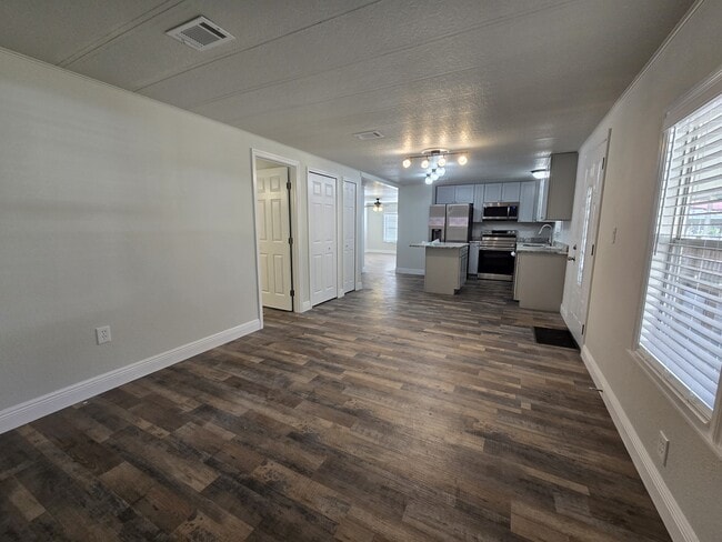 Building Photo - 2875 Bay Ave