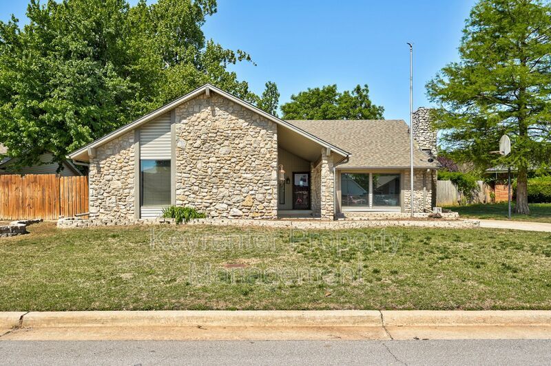 1809 Paisley Ct, Yukon, OK 73099 House Rental in Yukon, OK