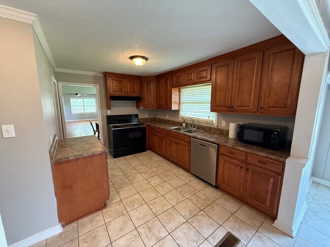 Foto del edificio - 7105 Whitesburg Dr SE