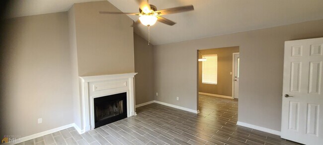 Foto del edificio - 293 Stony Brook Cir