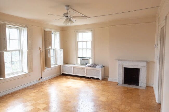 Foto del edificio - 246 W Lanvale St