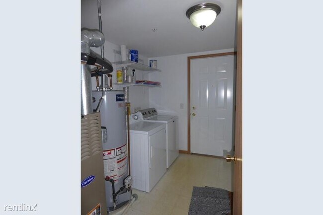 Building Photo - 16611 Liberty Cir