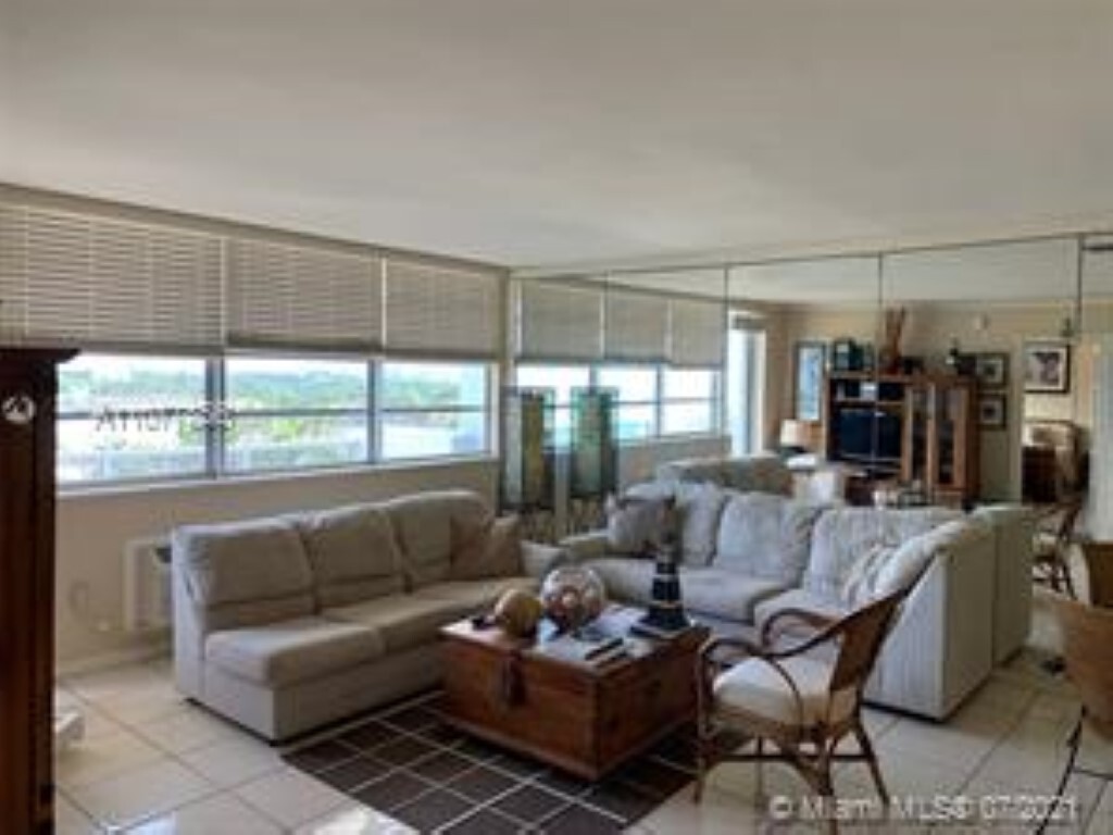 Foto principal - 5313 Collins Ave