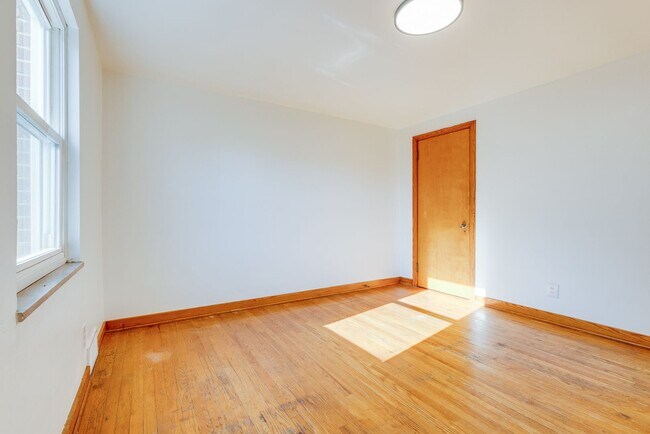 Foto del edificio - 350 W 12th Ave