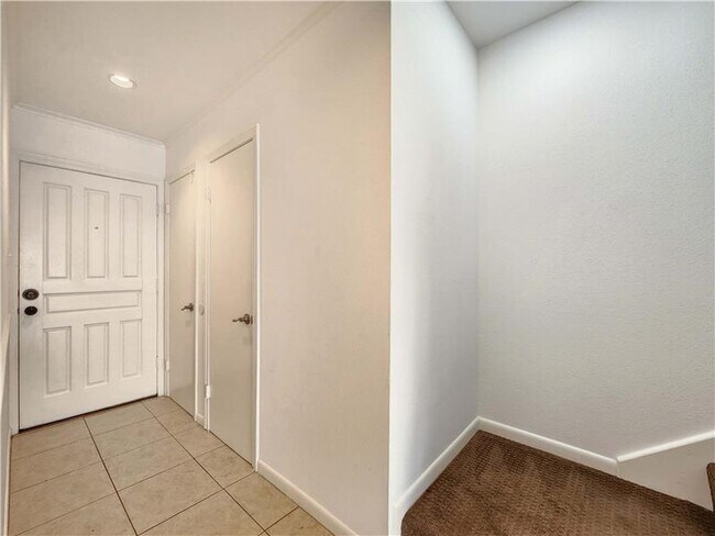 Building Photo - 6340 Chevy Chase Dr