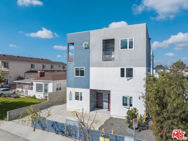 Foto del edificio - 1861 S Curson Ave
