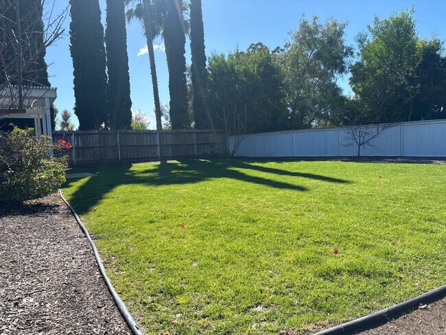 Building Photo - Nice 4 bedroom, 2 bath home