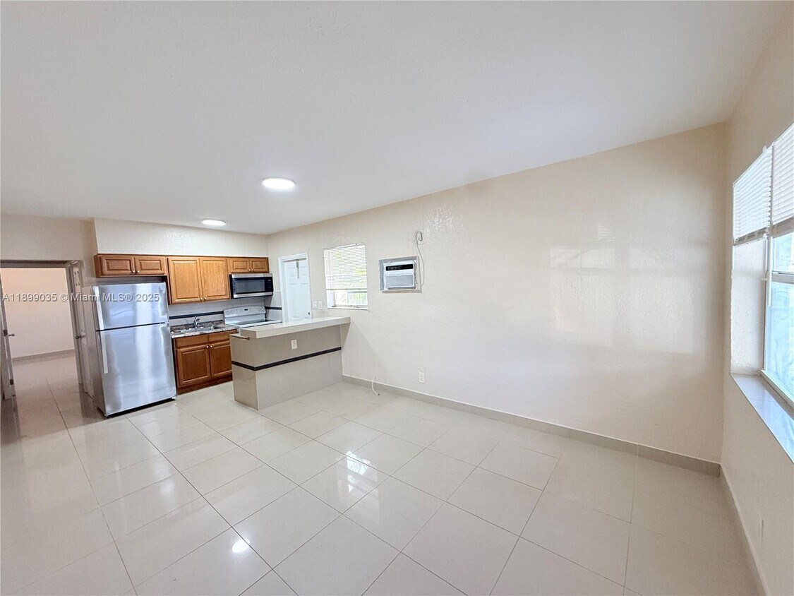 Foto principal - 326 NE 6th St