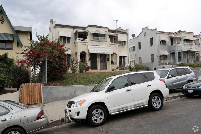 Building Photo - 334 N Mariposa Ave