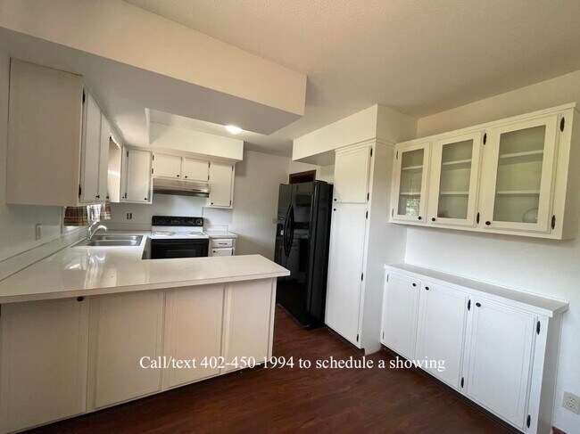 Building Photo - 5500 Stonecliffe Dr