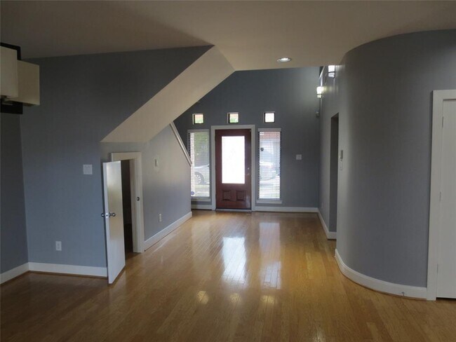 Building Photo - 9822 Marlink