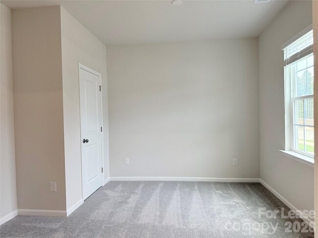 Building Photo - 6337 Fairfax Ct