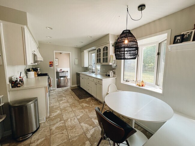 Building Photo - 411 Wakeman Ave