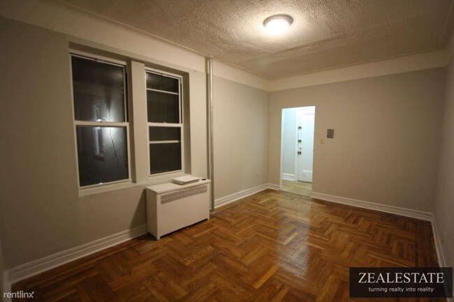 Building Photo - 536 E 96th St