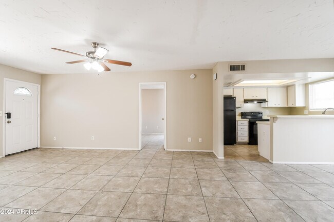 Building Photo - 2833 E Beck Ln