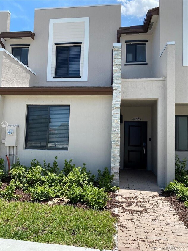 Primary Photo - 20680 NE 7th Pl