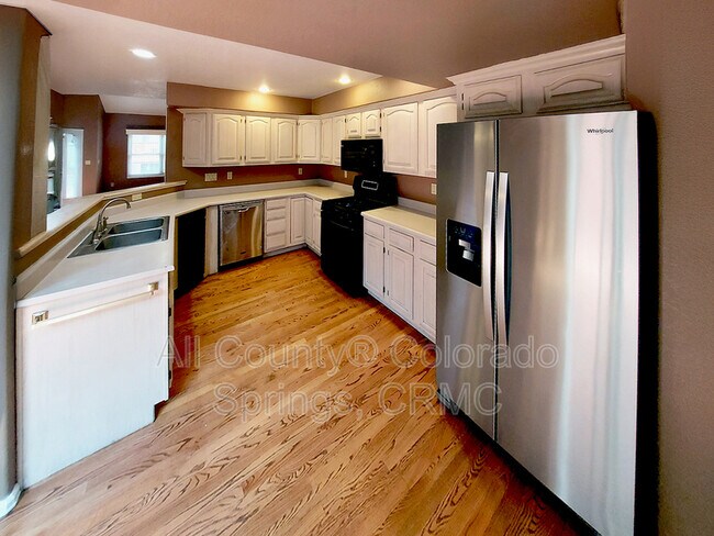 Foto del edificio - 6568 Foxdale Cir