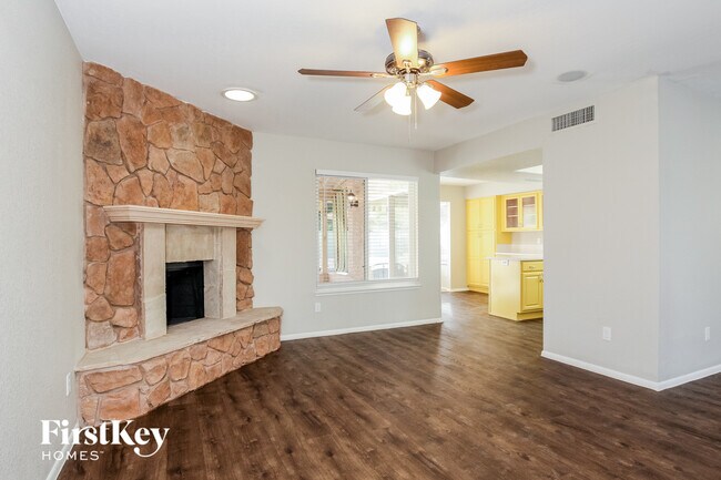 Building Photo - 1821 E Hearn Rd