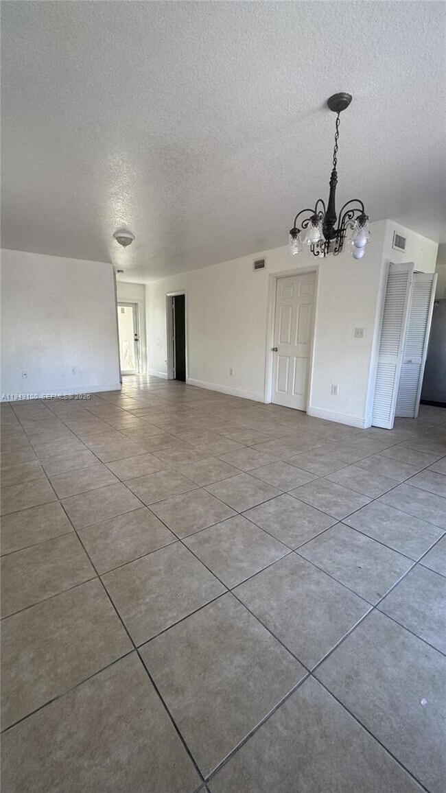 Foto del edificio - 915 SE 13th Rd