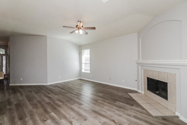 Building Photo - 5915 Ranch Riata Ct