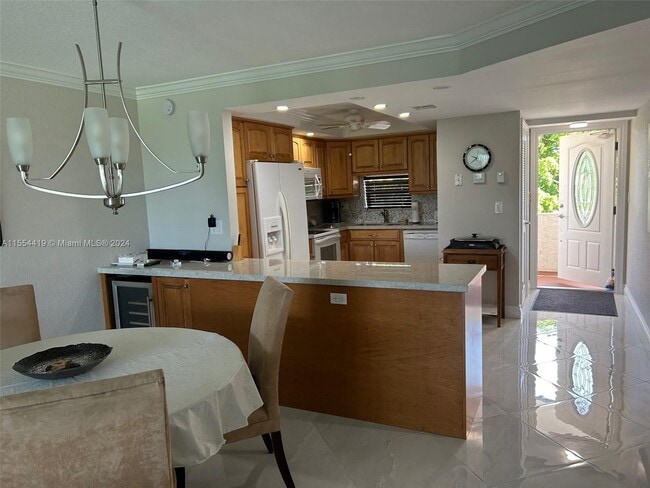 Building Photo - 9520 S Hollybrook Lake Dr