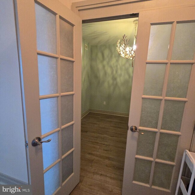 Foto del edificio - 8220 Crestwood Heights Dr