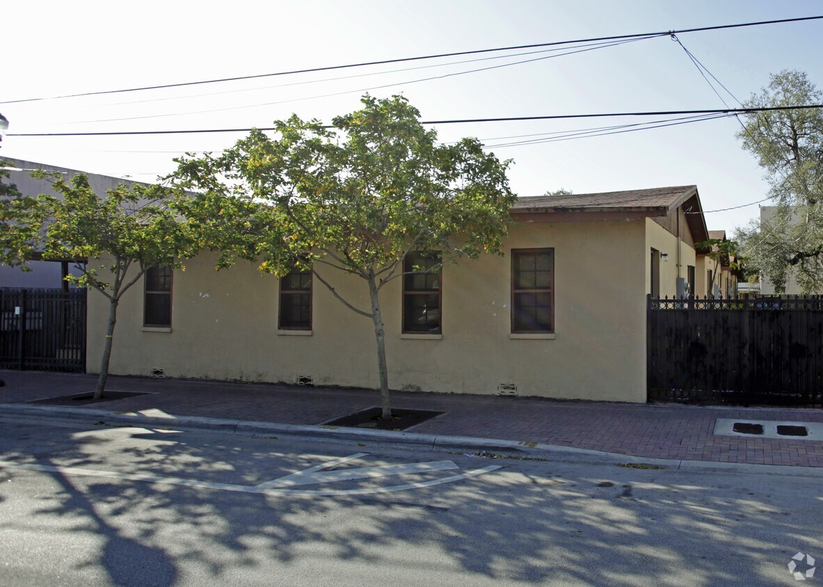 Foto del edificio - 3650-3662 Grand Ave