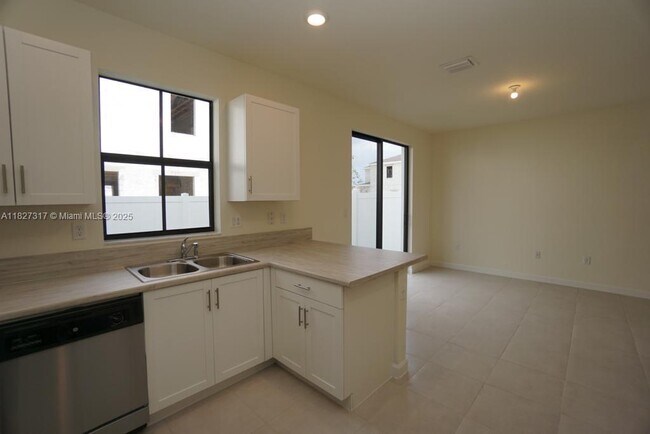 Building Photo - 10911 W 33rd Ln
