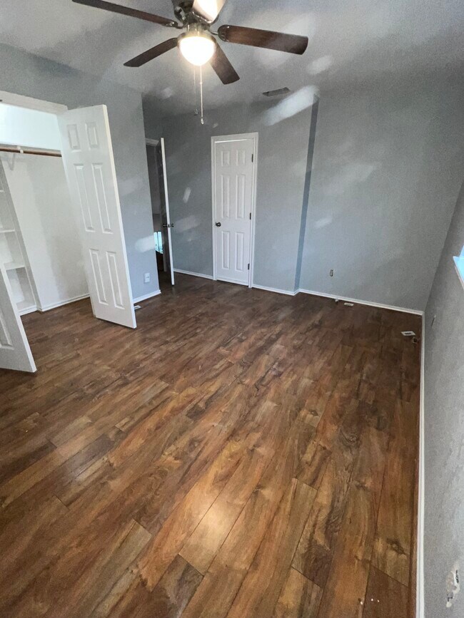 Foto del edificio - 539 Woodcreek Dr